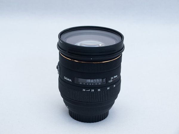 Podróżniczy przewodnik po sprzęcie fotograficznym - jakie akcesoria warto zabrać ze sobą na wyprawę?